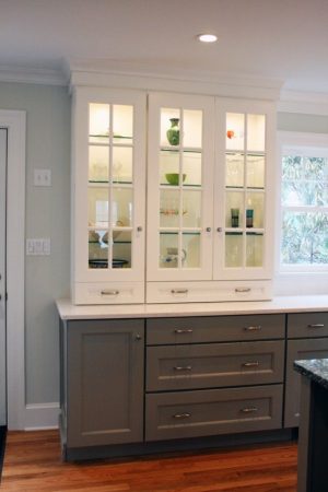 Create a Modern Kitchen with Dark Kitchen Cabinets Dark Bottom Light Top 2