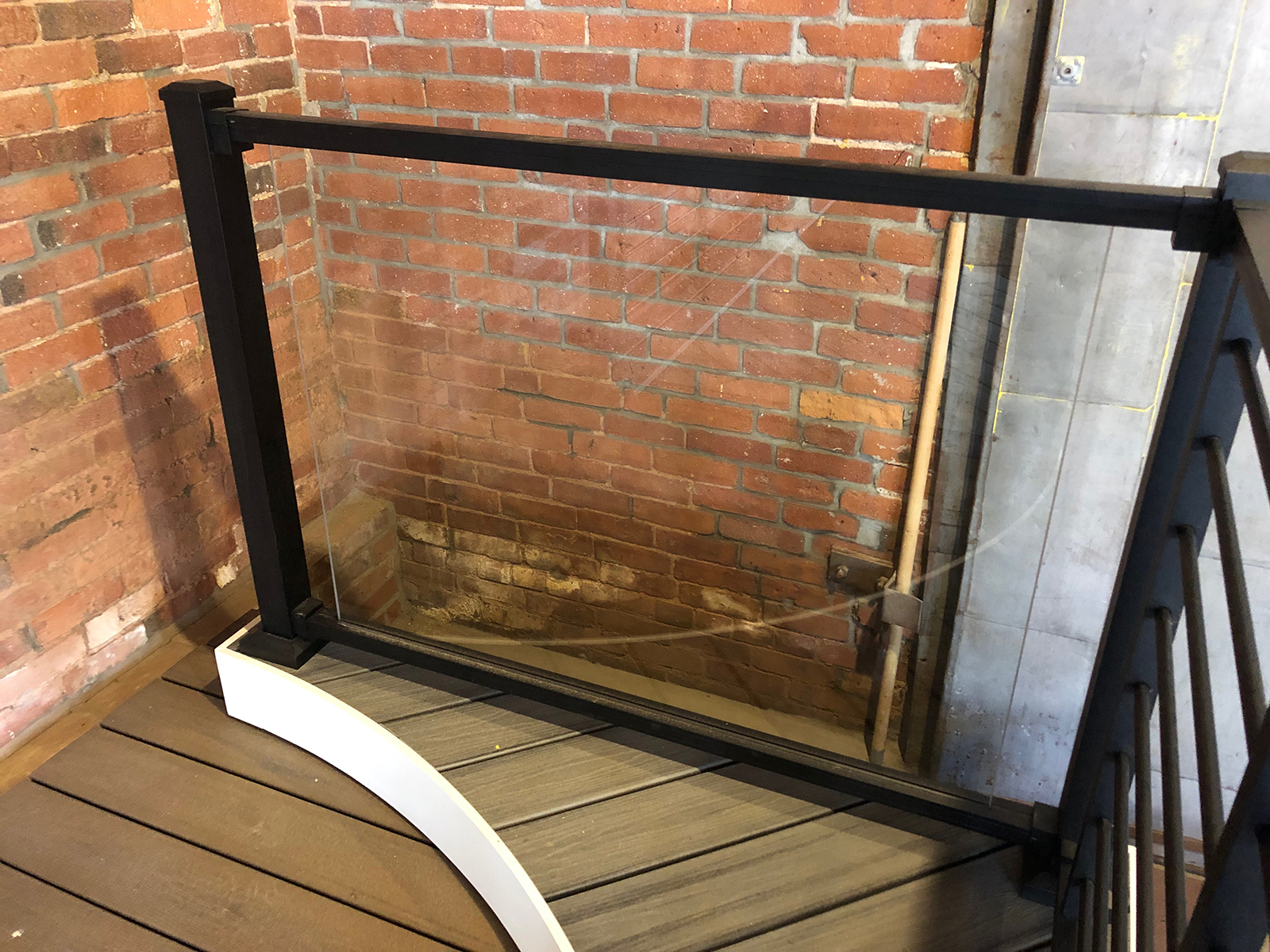 Trex Railing Signature in Black for Glass Panel (not supplied)