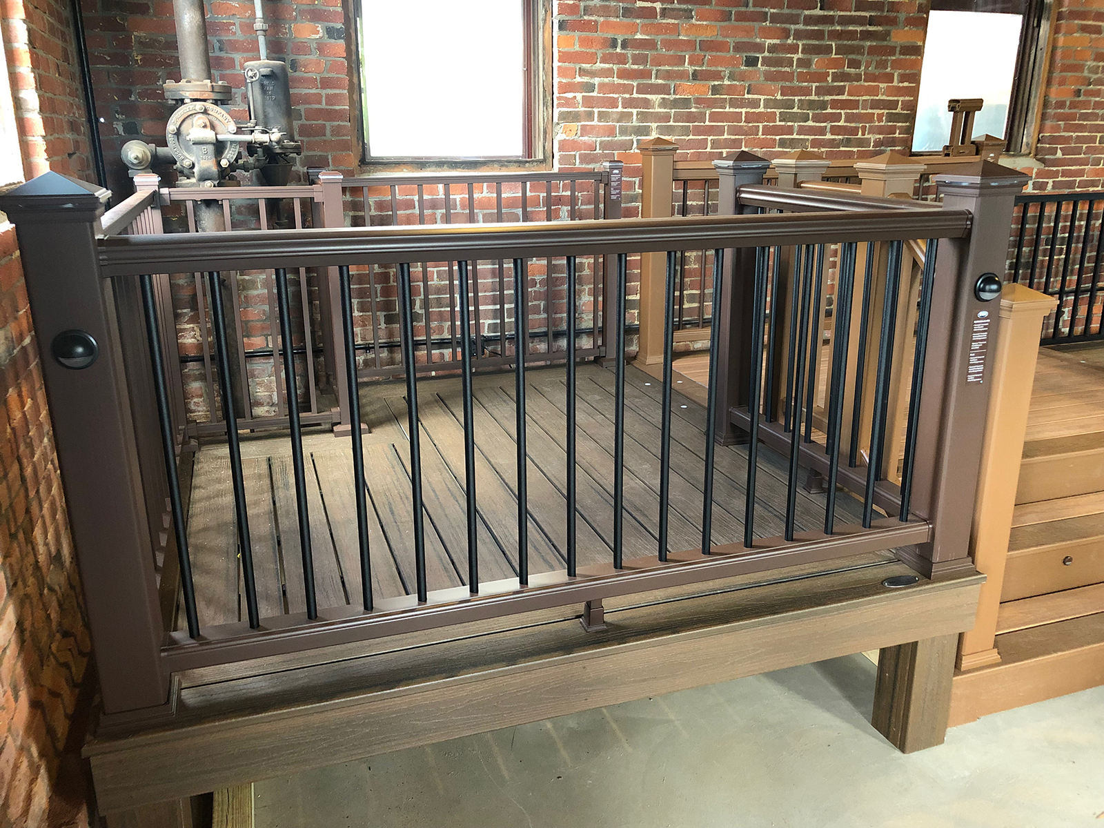 Trex Railing Transcend Crown Top Rail in Vintage Lantern with Aluminum Round Black Balusters