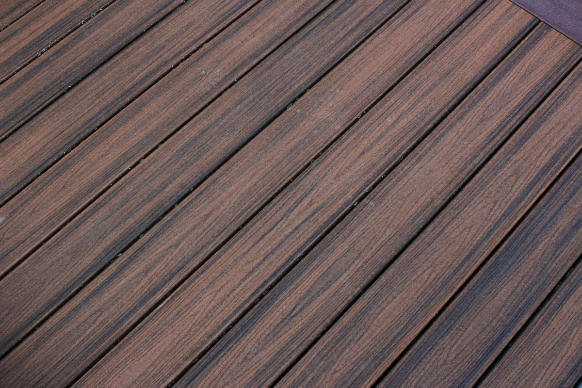 Trex Decking Transcend Spiced Rum